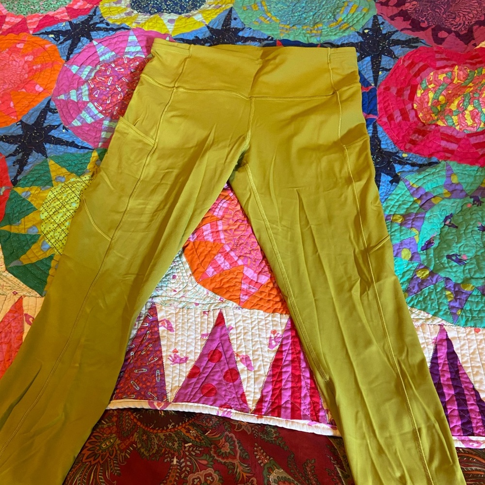 Lululemon capris size 10